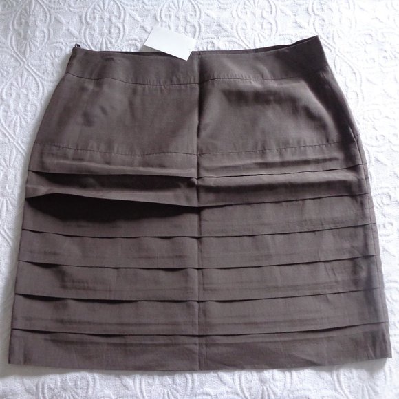 New with tag! H&M neutral taupe / brown tiered mini skirt with layered pleats - Picture 1 of 1